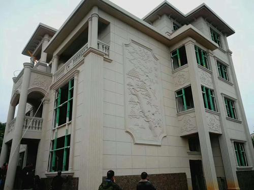 那么仿石漆與瓷磚、干掛石材對(duì)比有哪些優(yōu)點(diǎn)和缺點(diǎn)呢？